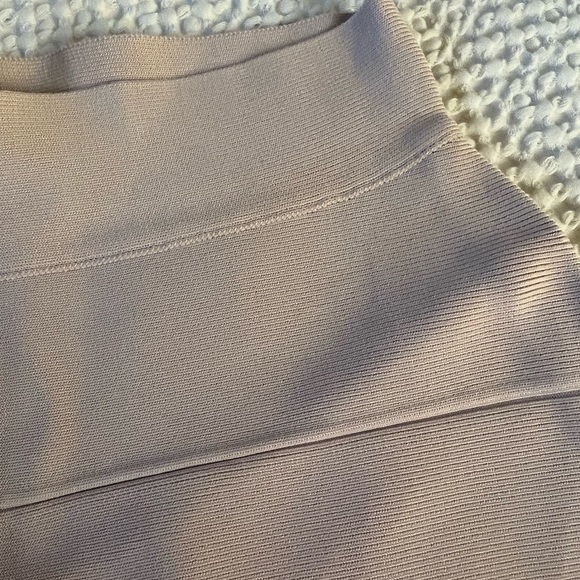 Light beige/cream BCBG skirt size XS - Picture 2 of 4